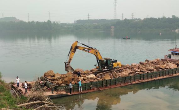 衡阳白沙洲工业园区加快湘江河岸水毁地段修复确保平安度汛